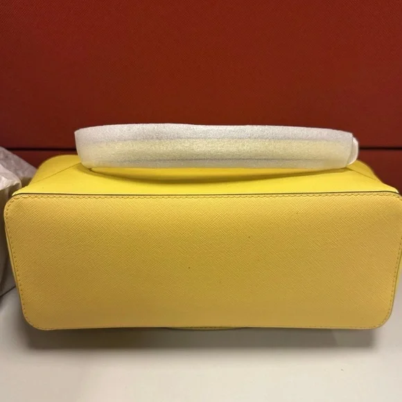 Brand New Michael Kors Charlotte Golden Yellow Tote Leather Shoulder Bag NWT - Picture 5 of 7